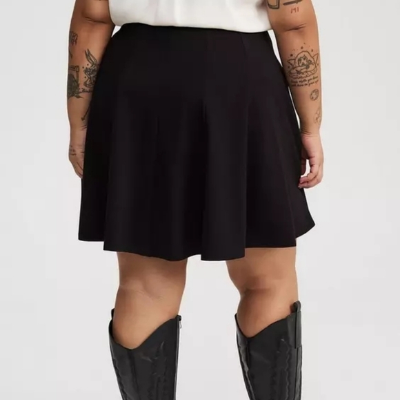 NEW Torrid Ponte Knit Black Pleated Circle Skirt Sz 0X L XL Office Work Skater - Picture 3 of 7